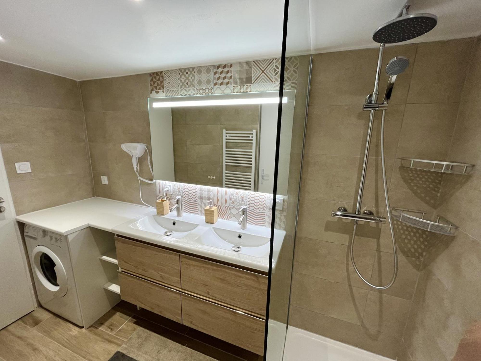 Duplex Centre Ville - 50M De La Plage - Clim - Garage - Netflix Le Grau-du-Roi Quarto foto